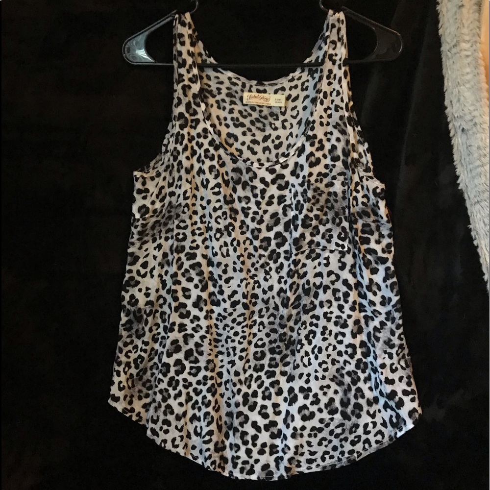 Women’s Top - Picture 2 of 5